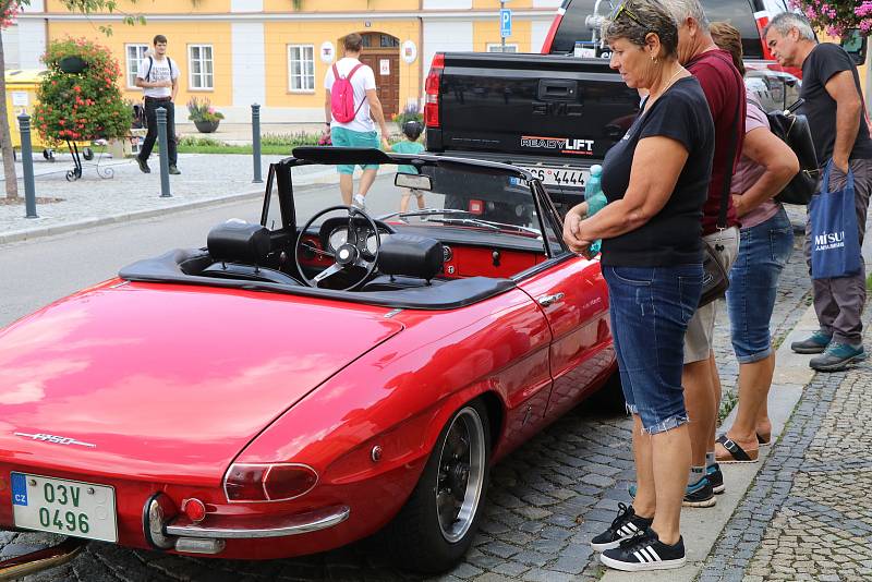 Grand Prix Kaplice otevřel motocyklový kaskadér Martin Krátký který předvedl své mistrovství v sedle Yamahy a MZ.