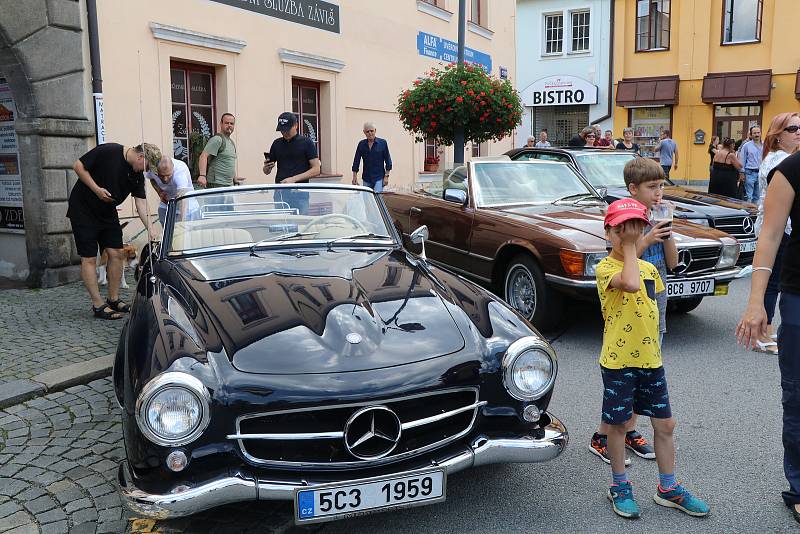 Grand Prix Kaplice otevřel motocyklový kaskadér Martin Krátký který předvedl své mistrovství v sedle Yamahy a MZ.