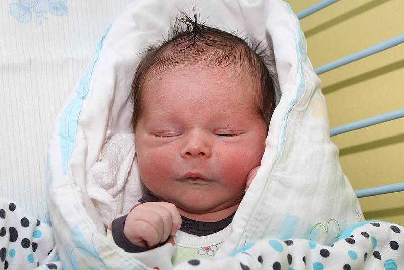 Prvorozený Matěj Šísl spatřil světlo světa 16. května 2016 v 16 hodin a 45 minut, měřil 54 centimetrů a vážil 4300 gramů. Jeho rodiče Sandra a Milan Šíslovi z Českého Krumlova byli u porodu společně.