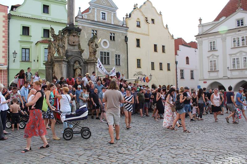 V Českém Krumlově se za nezávislou justici a proti premiérovi demonstrovalo už počtvrté.