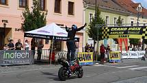 Grand Prix Kaplice otevřel motocyklový kaskadér Martin Krátký který předvedl své mistrovství v sedle Yamahy a MZ.