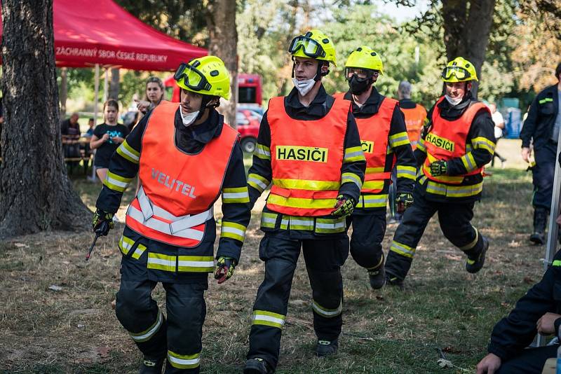 Dobrovolní hasiči z Velešína zabodovali v Praze. Zvítězili v soutěži vyprošťování osob z havarovaných vozů v kategorii dobrovolných hasičů.