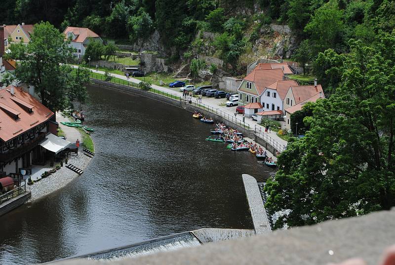 Český Krumlov o prodlouženém červencovém víkendu.