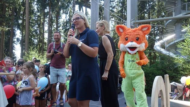 Stezka korunami stromů Lipno slavila desáté narozeniny.