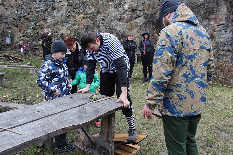 V neděli byla oficiálně zahájena sezóna na zřícenině Dívčí Kámen. Den plný zábavy s hrou o poklad, dílnami, střelbou z luku a kuše či školou žonglování  si užily stovky dětí i dospělých.