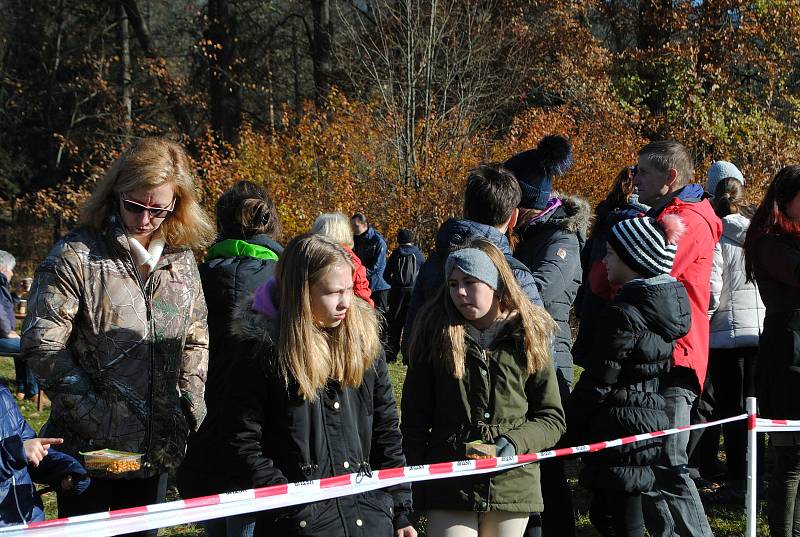 Hubertova jízda v zámeckém parku v Červeném Dvoře.