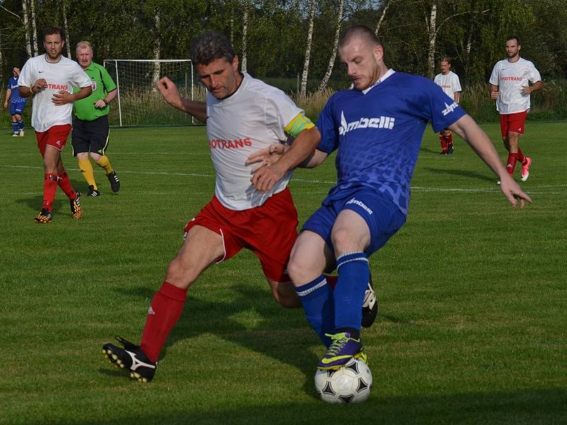 OP muži - 1. kolo: Sokol Křemže (bílé dresy) - Dynamo Světlík 8:0 (3:0).