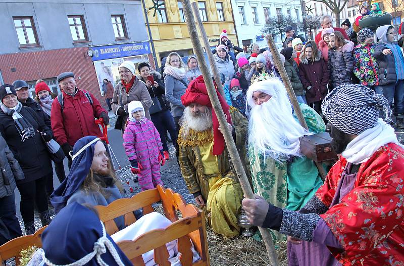 Příchod tří králů do Kaplice. Opět nechyběla živá zvířata včetně velblouda.