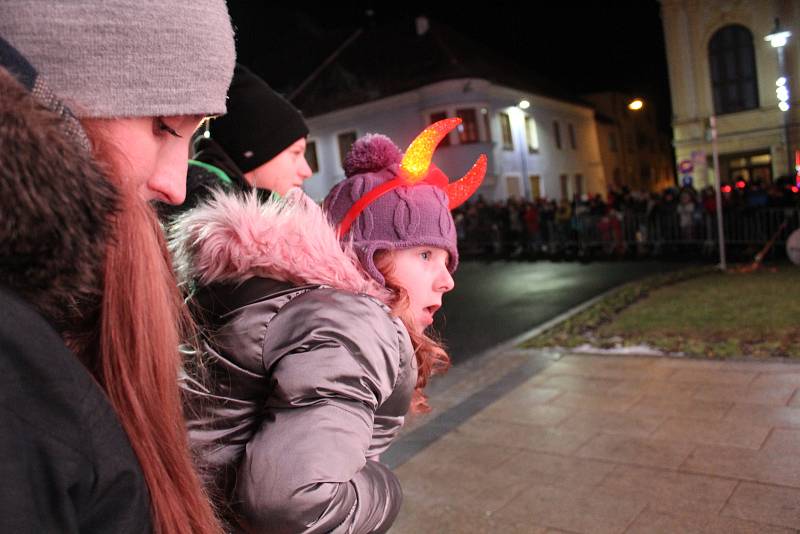 Diváci se během Krampus show Kaplice náramně dobře bavili.