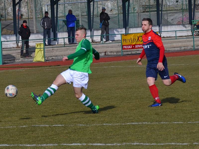 Divize A - 18. kolo: FK Slavoj Český Krumlov (zelené dresy) - TJ Spartak Soběslav 2:2 (1:1) pen. 3:1.