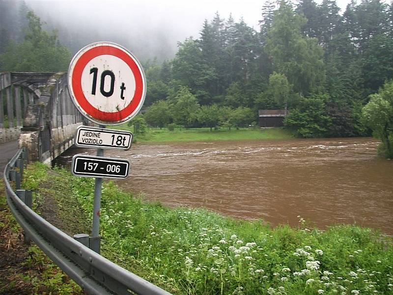 Malše u silničního mostu na trase z Pořešína do Besenice.