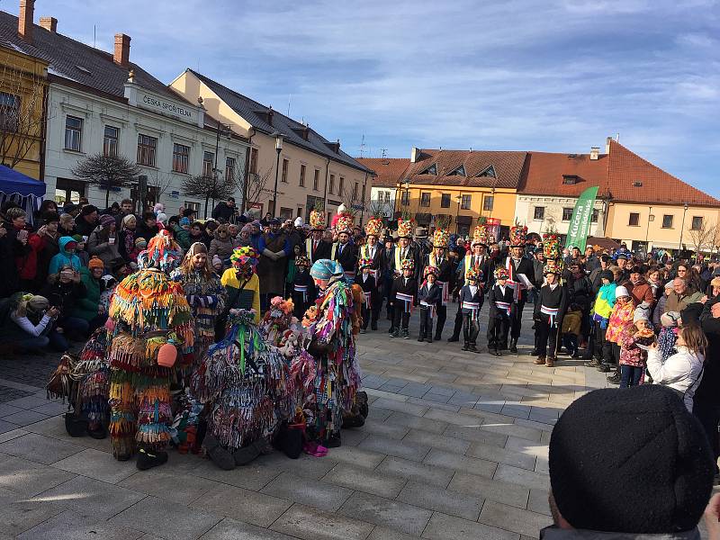 Kapličtí viděli masopust v Kaplici v podání velkých a malých koledníků.