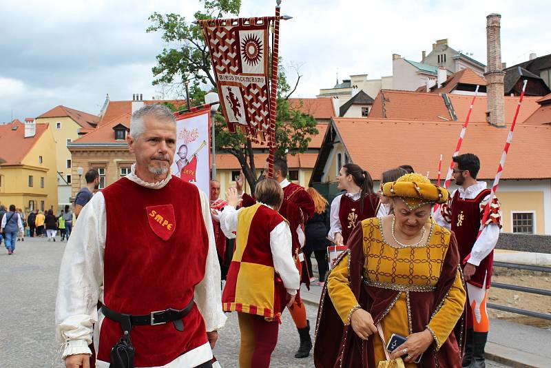 Vilém z Rožmberka a Polyxena z Pernštejna dostali darem benátskou gondolu. Pak plavby na ní náležely dalším zájemcům.