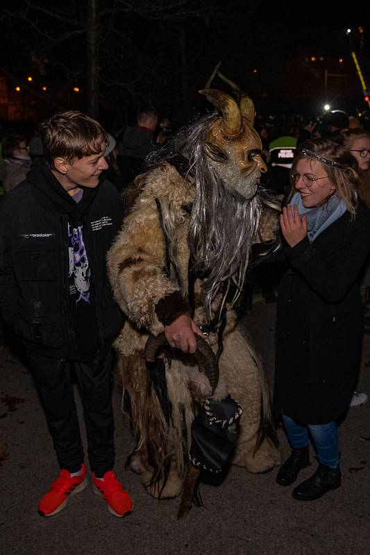 Krampusáci děsili svým zjevem ve Vyšším Brodě.