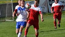 OP muži - 15. kolo: Sokol Křemže (červené dresy) - FC Lipno 7:3 (3:2).