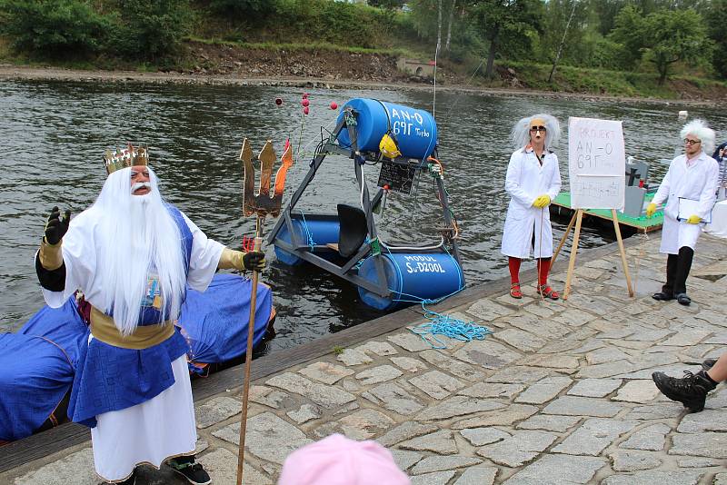 Kuriózní plavidla se jako vždy svým tvůrcům skvěle podařila.