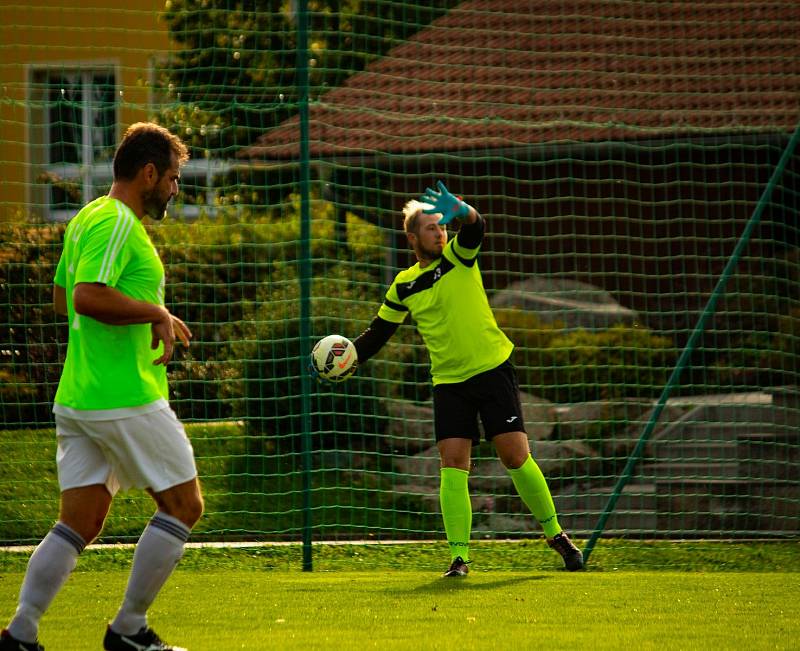 Fotbalisté Dolního Dvořiště porazili v 3. kole I. B třídy Dříteň 5:3 a posunuli se na dvou příčku tabulky.