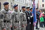 Slavnostní pietní akt s předáním slavnostního praporu policejní zásahové jednotce se odehrál v sobotu dopoledne na českokrumlovském náměstí.