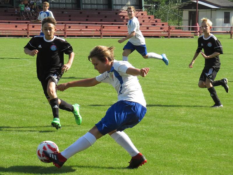 KP starší žáci – 4. kolo (3. hrané): FK Spartak Kaplice (černé dresy) – TJ Jiskra Třeboň 7:0 (3:0).