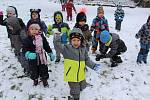 Ve sněhu se na školkové zahradě dosyta vyřádily děti z českokrumlovské MŠ T. G. Masaryka.