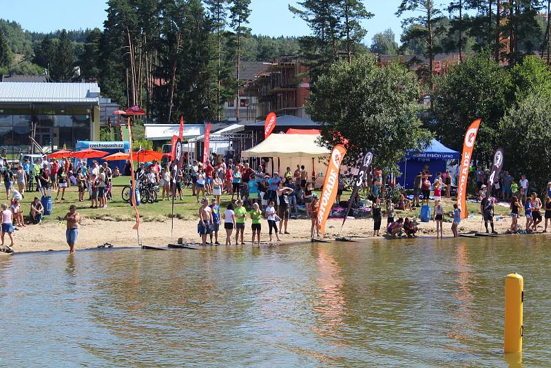 Lipno Sport Fest 2020 vyvrcholil závodem dračích lodí.