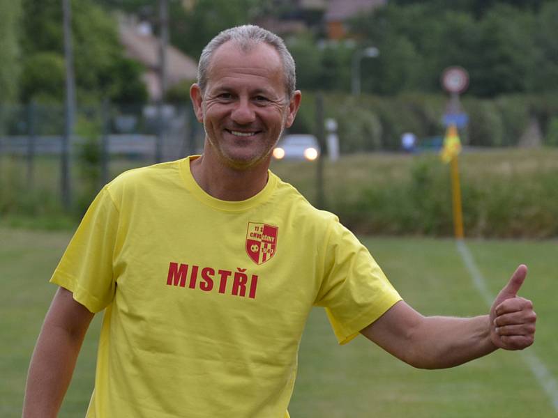 OP muži - 22. kolo: Sokol Chvalšiny (žlutočervené dresy) - Hraničář Malonty 4:5 (3:1).