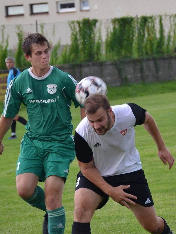 OP muži – 3. kolo (2. hrané): Sokol Křemže (bíločerné dresy) – FK Nová Ves / Brloh 0:0, na penalty 1:4.