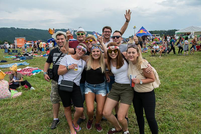 Atmosféra na festivalu Hrady CZ v Rožmberku na Českokrumlovsku je úžasná, déšť nevadí.