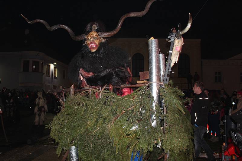 Diváci se během Krampus show Kaplice náramně dobře bavili.