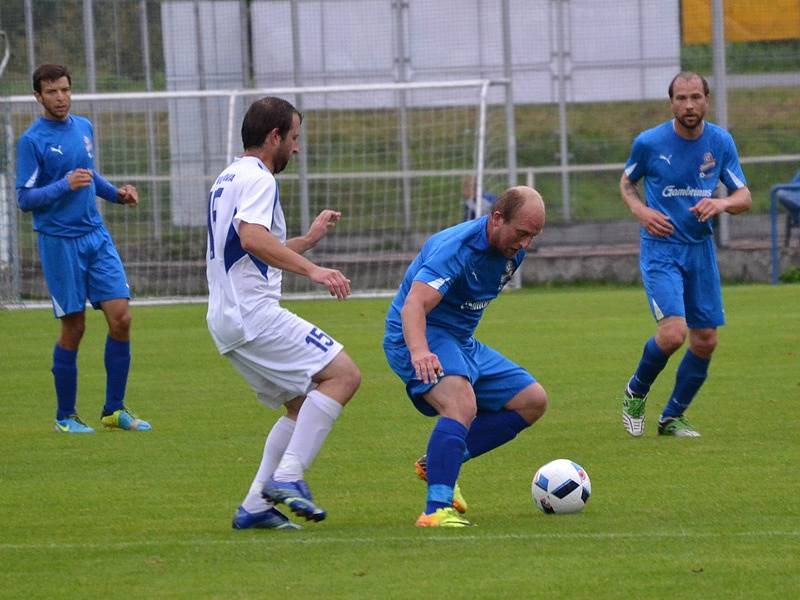 I.B třída - 2. kolo (1. hrané): Vltavan Loučovice (bílé dresy) - FC Šumava Frymburk 4:2 (0:1).
