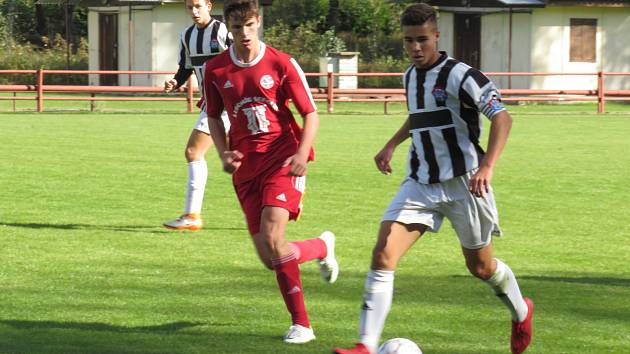 Oblastní I.B třída (skupina A) - 8. kolo (7. hrané): FK Spartak Kaplice (černobílé dresy) - 1. FC