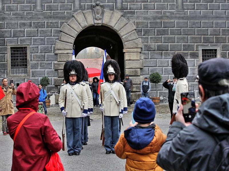 Schwarzenberská granátnická garda oslavila v Českém Krumlově 100 let od vyhlášení Československé republiky.