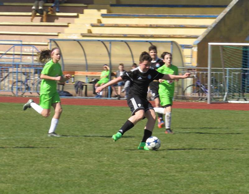 I.A třída starší žáci – 12. kolo: Lokomotiva Veselí nad Lužnicí (zelené dresy) – Spartak Kaplice 0:5 (0:2).