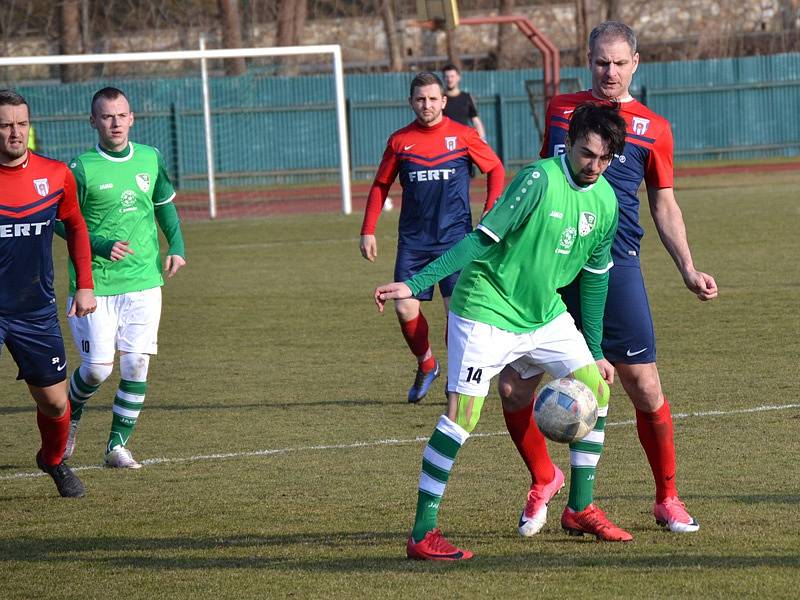 Divize A - 18. kolo: FK Slavoj Český Krumlov (zelené dresy) - TJ Spartak Soběslav 2:2 (1:1) pen. 3:1.