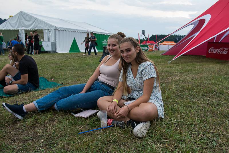 Atmosféra na festivalu Hrady CZ v Rožmberku na Českokrumlovsku je úžasná, déšť nevadí.