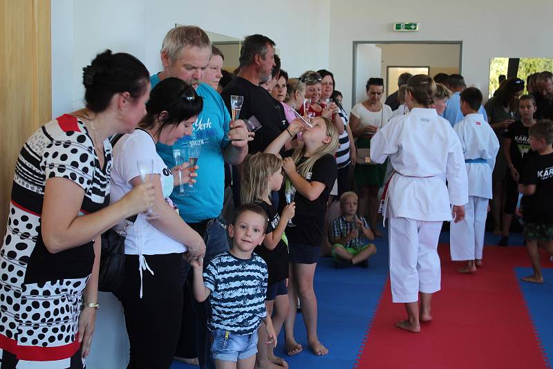 V krumlovském Skleníku sídlí Sportovní klub karate Český Krumlov .