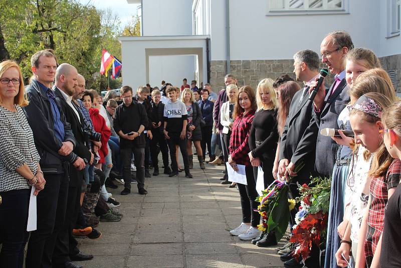 Den otevřených dveří a oslava devadesátin školy na ZŠ T. G. Masaryka v Českém Krumlově.