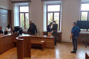 Krajský soud zprostil obžaloby muže obviněného ze znásilnění dívky z Krumlovska.