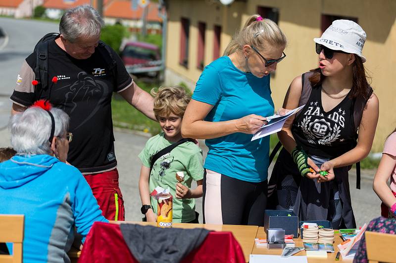 Výstup na Hradišťský vrch, který pořádallo město Kaplice s dalšími organizacemi.