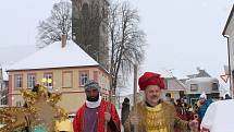 Tři králové se všemi tříkrálovými koledníky v sobotu zahájili charitativní sbírku v Kaplici a okolních obcích a osadách.