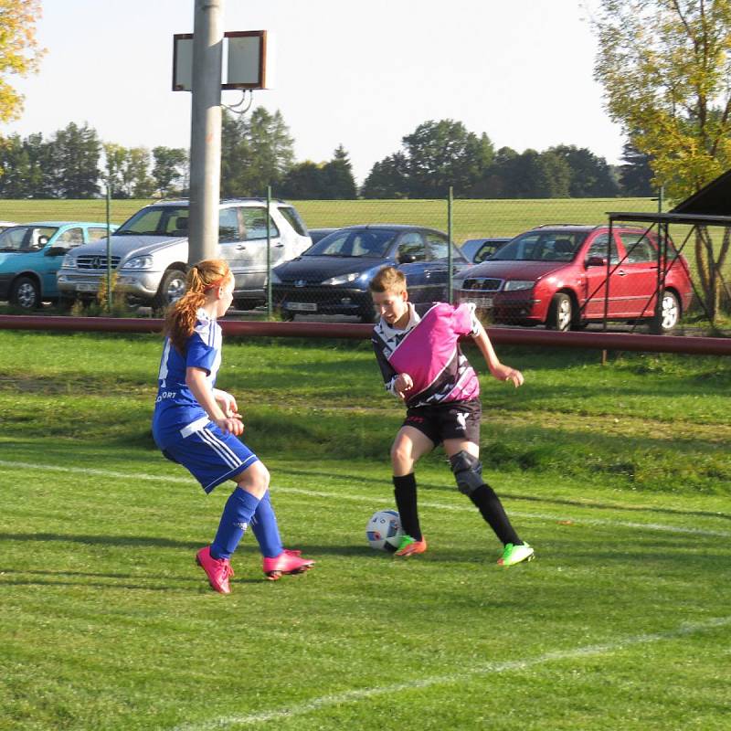 Česká divize žen (skupina D) - 6. kolo: FK Spartak Kaplice (kombinované černorůžové dresy) - TJ Jiskra Domažlice 2:0 (2:0).