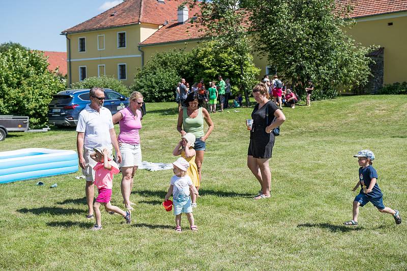 Děti si při zábavném odpoledni v Zahrádce pěkně vyřádily.