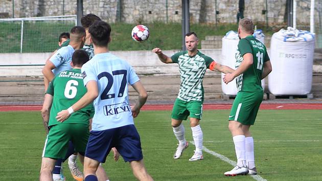 Fotbalová divize: Český Krumlov - Příbram B 3:3 (1:2).