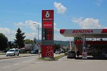 Ceny pohonných hmot v Českém Krumlově po jejich snížení ve středu 1. června kolem poledne.