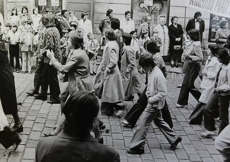 Český Krumlov v 70. letech 20. století. 1. máj 1977.