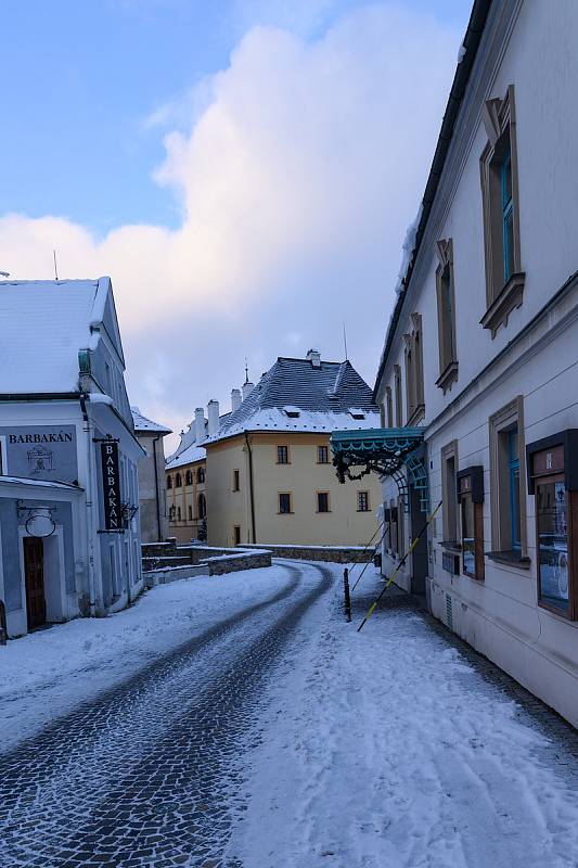 Zasněžený Český Krumlov v celé své kráse.