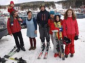 Sobotní lyžovačku v lipenského skiareálu si manželé Hesounovi i se svými dětmi, z nichž nejmladší je tříletá Rozárka, náležitě užili.