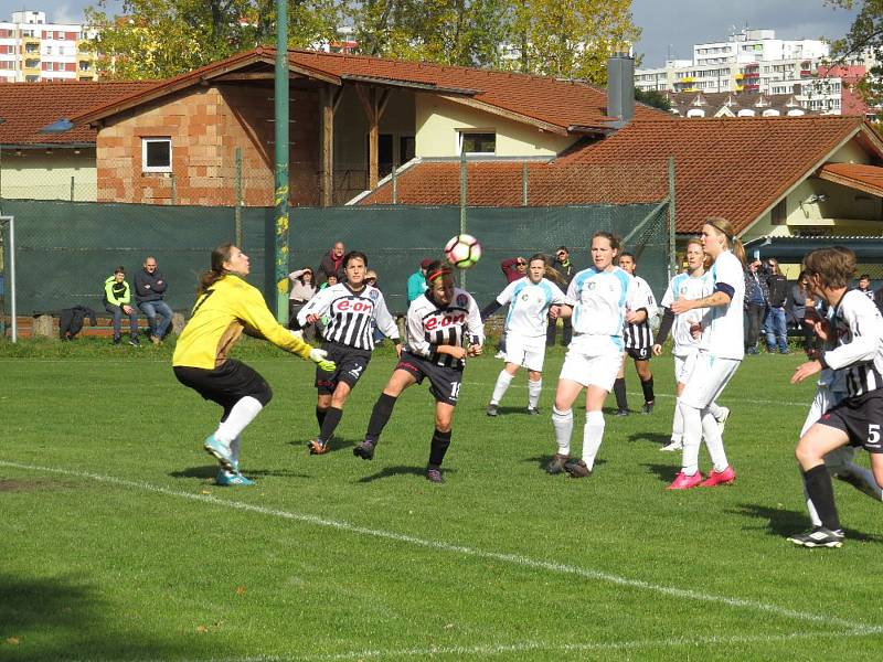 Česká divize žen (skupina D) - 7. kolo: TJ Sokol Sezimovo Ústí (bílé dresy) - FK Spartak Kaplice 2:1 (2:0).