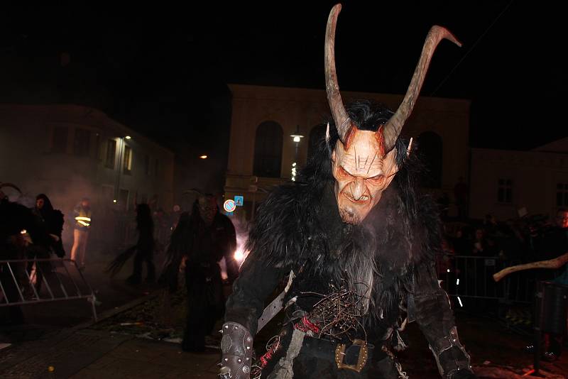 Diváci se během Krampus show Kaplice náramně dobře bavili.