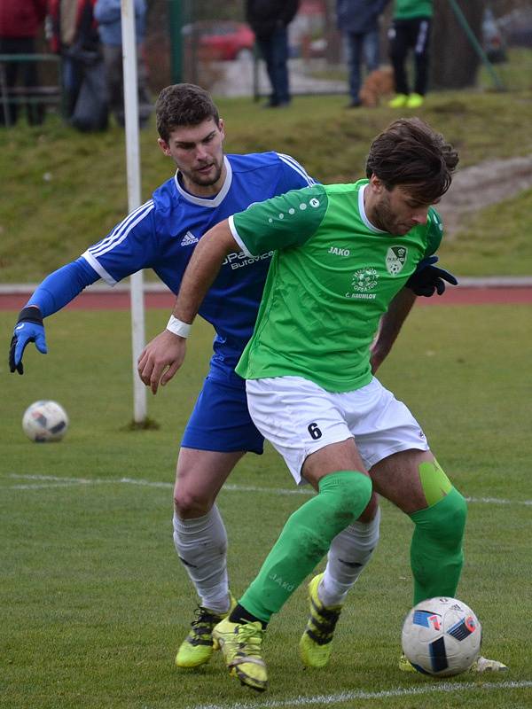 Divize (skupina A) - 15. kolo: FK Slavoj Český Krumlov (zelené dresy) - FK Hořovicko 3:1 (1:0).